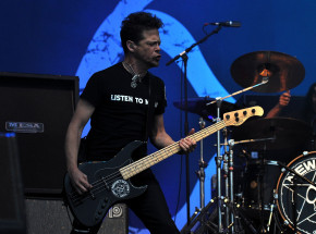 Newsted wspomina wypadek pirotechniczny z udziałem Hetfielda