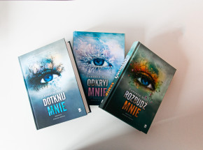 Seria „Dotknij mnie” [RECENZJA]