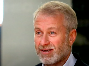 Roman Abramowicz objęty sankcjami. Oligarcha nie może sprzedać Chelsea