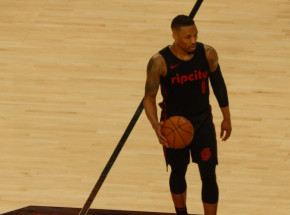 NBA: Portland wygrało w końcówce, 44 punkty Foxa