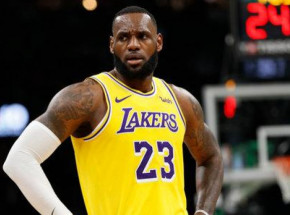 NBA: porażka Bucks, kolejne osiągnięcie Jamesa