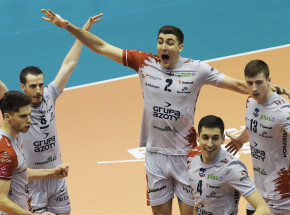 PlusLiga: fenomenalny pierwszy set i dominacja ZAKSY w Zawierciu