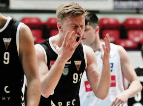 Koszykówka - Suzuki 1LM: Czarni gromią GKS, kontrowersyjna końcówka meczu w Kołobrzegu