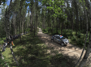 WRC: Rovanpera utrzymuje prowadzenie w Rajdzie Estonii