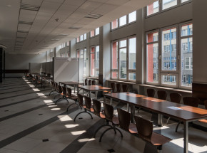 Ewakuacja szkoły na warszawskim Mokotowie. W budynku wykryto amoniak