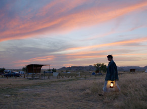 „Nomadland” i „Gambit królowej” laureatami Scripter Awards