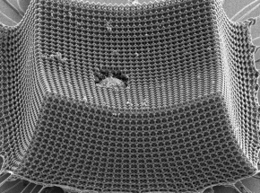 Naukowcy z MIT stworzyli ultralekki materiał, wytrzymalszy od kevlaru