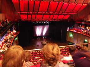 Szwecja: 2 osoby zginęły po tym, jak mężczyzna spadł z 7. piętra w sali koncertowej