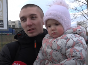 Piotrków Trybunalski: mieszkańcy pomogli dzieciom z domów dziecka z Ukrainy podczas nieplanowanego postoju