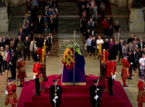 Londyn: mężczyzna aresztowany w związku ze zbliżeniem się do trumny królowej Elżbiety II