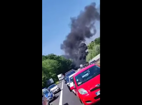 Pożar czołgów na autostradzie A6