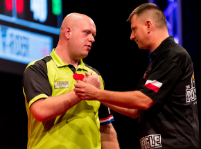 Dart - UK Open: faworyci nie zawodzą, Ratajski z kolejnym zwycięstwem