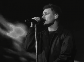 Dawid Podsiadło prezentuje różne wersje utworu „Trójkąty i kwadraty”