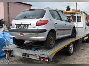 Kraków: zatrzymano mężczyznę, który ukradł 12 samochodów, wywożąc je na lawecie
