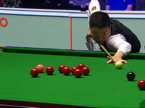 Snooker - Tour Championship: Ding pierwszym półfinalistą