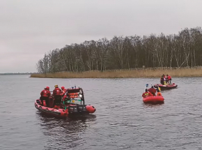 Zachodniopomorskie: z wody wyłowiono auto z 4-osobową rodziną w środku