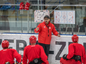 Hokej: wyzwania Kalabera - mistrzostwo Polski i awans na igrzyska w Pekinie