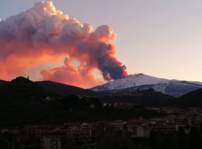 Włochy: ponowna erupcja wulkanu Etna spowodowała zamknięcie przestrzeni powietrznej