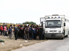 Meksyk: zatrzymano 3 ciężarówki, w których podróżowało ponad 300 migrantów