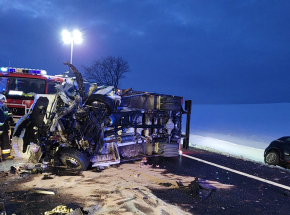 Pomorskie: zderzenie trzech samochodów osobowych i busa