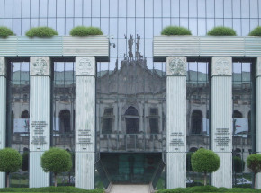 SN: przedsiębiorca nie może narzucać konsumentowi właściwości sądu