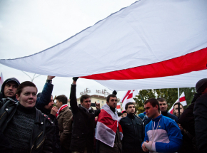 Hokej - MŚ: spór o białoruską flagę