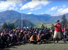 Indonezja: mieszkańcy Papui Zachodniej uciekają przed narastającym konfliktem rebeliantów i sił rządowych