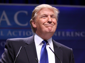 Trump znosi restrykcje dla podróżujących. Rzeczniczka Bidena zapowiedziała, że obostrzenia zostają