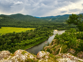 Rosja: niespełna 2-letnia dziewczynka znaleziona po 4 dniach w lesie