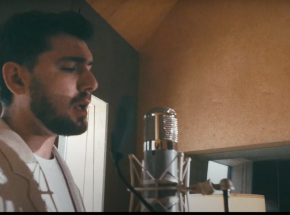 Kamil Bednarek prezentuje utwór „Jesteś Tu”