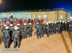 Wędrzyn: bunt w ośrodku dla cudzoziemców. Interweniowało ok. 600 policjantów
