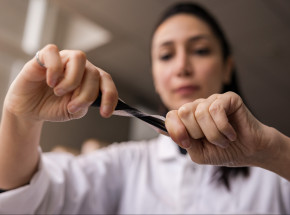 Kanadyjscy badacze opracowali pierwszą elastyczną baterię, która nie ulegnie zniszczeniu podczas prania