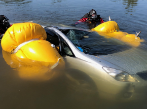 Zatopiona Toyota w Kanale Grunwaldzkim