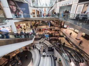 Polacy ostrożniej wydają w galeriach handlowych. Spadki odwiedzalności i obrotów
