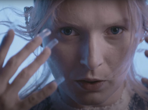 Mela Koteluk wypuszcza niezwykły klip do utworu „Drzewa”