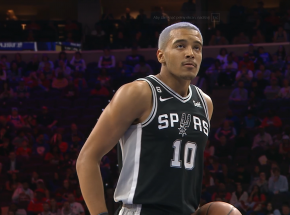 NBA: pierwsze double-double Sochana, Spurs z wygraną