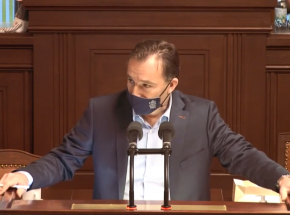 Czechy: poseł składa mandat po udziale w imprezie urodzinowej