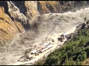 Indie: powódź spowodowana pęknięciem lodowca