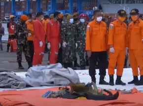 Indonezja: znaleziono rejestrator rozmów rozbitego samolotu