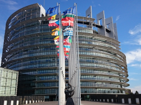 Europarlament zagłosował za wydawaniem certyfikatów COVID-19