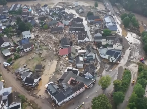 Pomoc w ratowaniu zalanych dokumentów w niemieckich archiwach