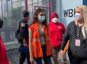 Amerykanka, skazana w związku z zamordowaniem matki na Bali, wyszła na wolność