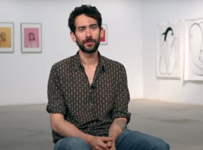 Ogniste smugi konturują naturę