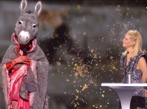 Cezary 2021: aktorka Corinne Masiero rozebrała się na scenie w ramach protestu