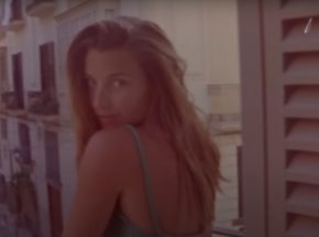 Julia Wieniawa wspomina wakacje w nowym klipie