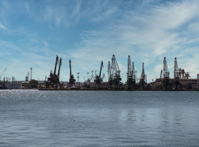 Osiem lat później przyszło rozliczenie. Rosyjski „Izumrud” skończył na dnie portu
