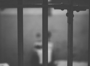 Austria: mężczyzna przetrzymywał w piwnicy zmumifikowane zwłoki matki