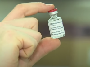 Pierwszy pacjent został zaszczepiony szczepionką Oksford-AstraZeneca