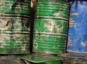 Dolnośląskie: funkcjonariusze odnaleźli 177 pojemników i beczek z substancjami niebezpiecznymi 