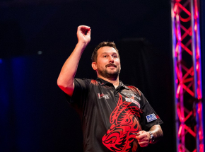 Dart - Premier League: Jonny Clayton z dziewiątą lotką!